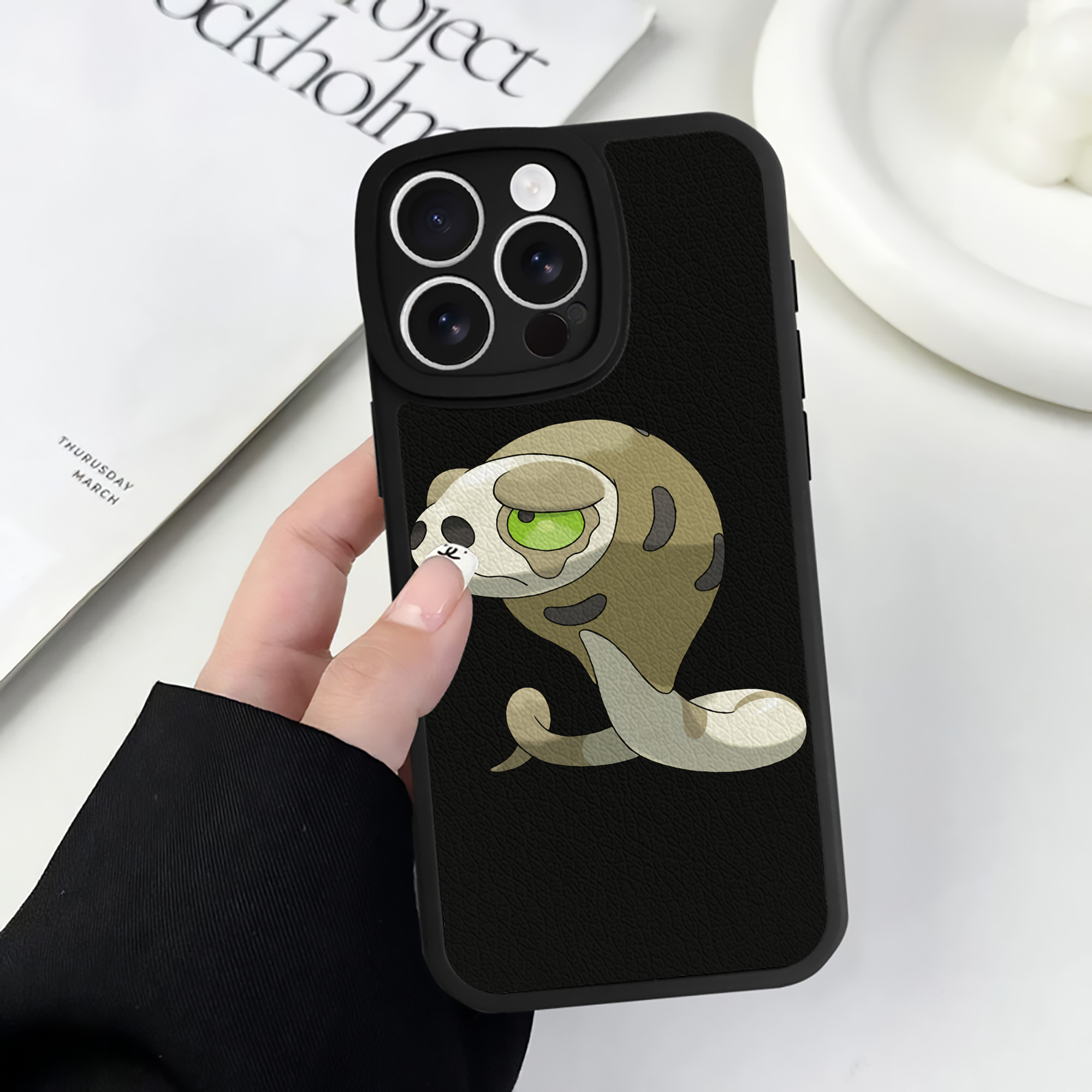 （画像用） ポケットモンスター Pokémon 【iPhone 16シリーズ対応】シリコンスマホケース（レザー調） 材質：シリコン